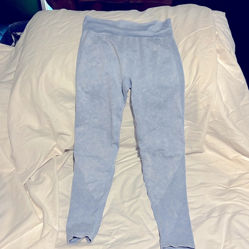 Pink brand leggings size small! I’m excellent condition.